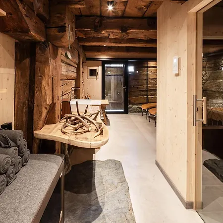 Domek alpejski Raneburg Historic Estate With Sauna