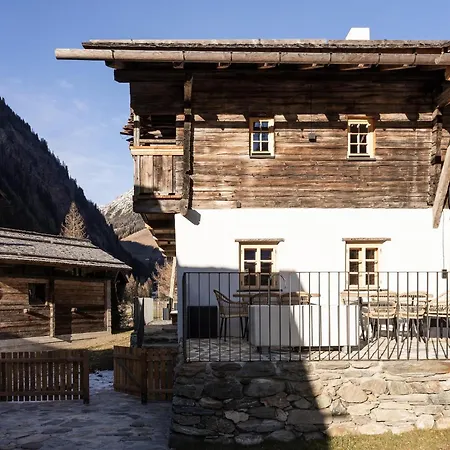 Domek alpejski Raneburg Historic Estate With Sauna